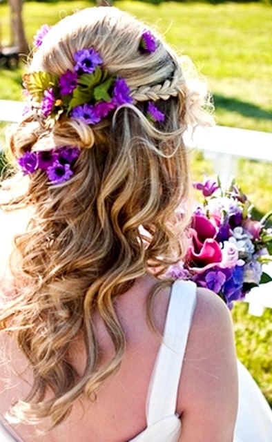 Everyone Looks Great: Adorable Half-Up Hairstyles for a Naturally Elegant Bride ♡にて紹介している画像