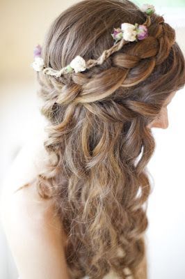 Everyone Looks Great: Adorable Half-Up Hairstyles for a Naturally Elegant Bride ♡にて紹介している画像