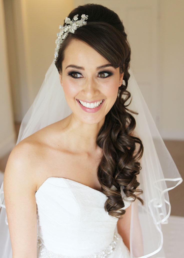 Everyone Looks Great: Adorable Half-Up Hairstyles for a Naturally Elegant Bride ♡にて紹介している画像