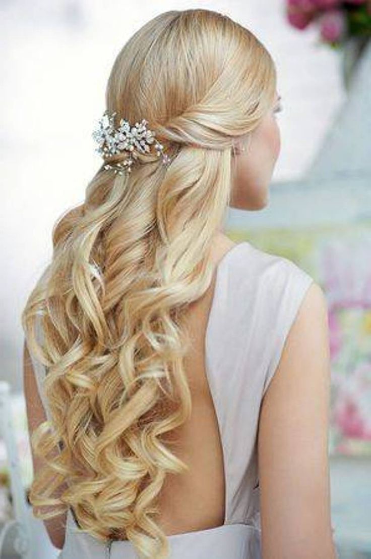 Everyone Looks Great: Adorable Half-Up Hairstyles for a Naturally Elegant Bride ♡にて紹介している画像