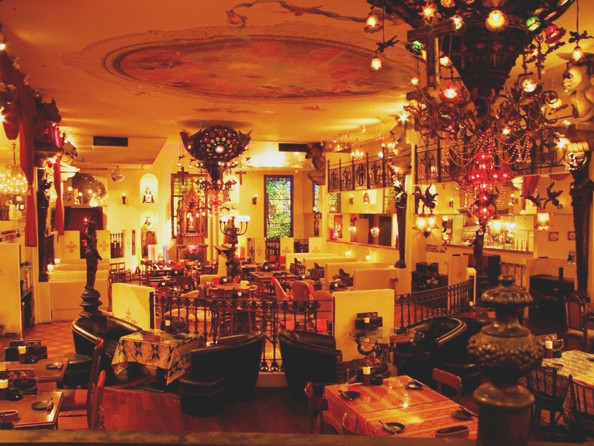 映画『アメリ』をテーマにした可愛くてアンティークなWeddingアイデア♡にて紹介している画像