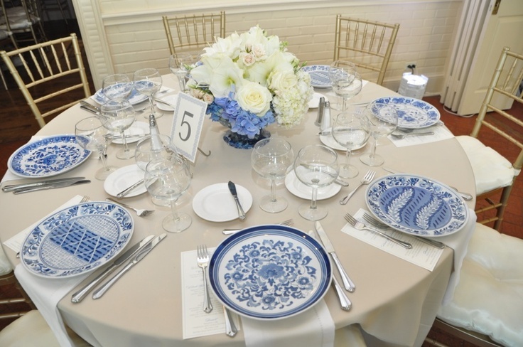 Shine with Style! Creating the Cutest Table Setting with Mismatched Dishes♡にて紹介している画像