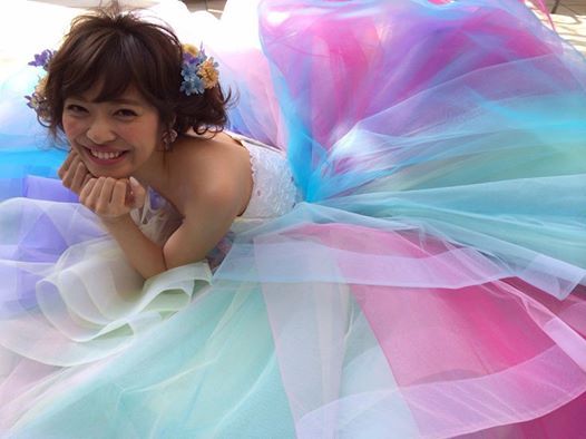 みんなをHAPPYにする♡レインボー・グラデーションドレスの人気カラードレス15選❀にて紹介している画像