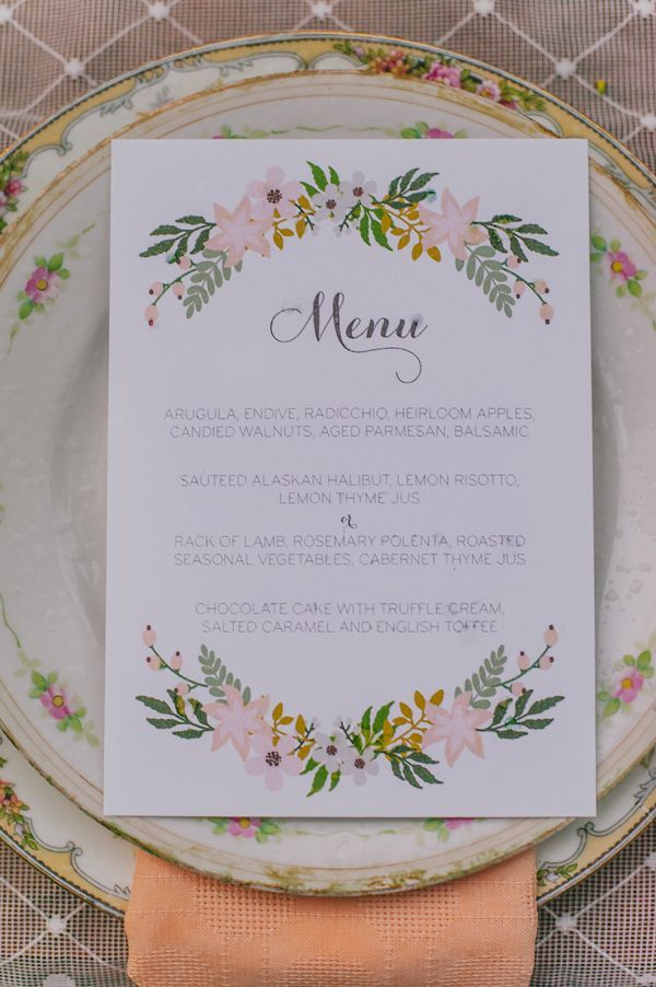 Shine with Style! Creating the Cutest Table Setting with Mismatched Dishes♡にて紹介している画像