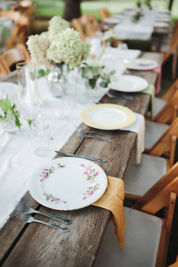 Shine with Style! Creating the Cutest Table Setting with Mismatched Dishes♡にて紹介している画像
