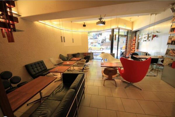 Shine with Style! Creating the Cutest Table Setting with Mismatched Dishes♡にて紹介している画像