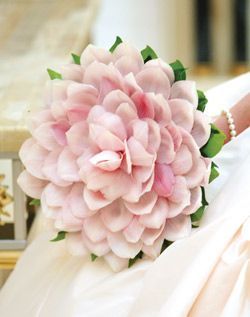 A One-Stem Bouquet with Big Flowers is Absolutely Adorable♡にて紹介している画像