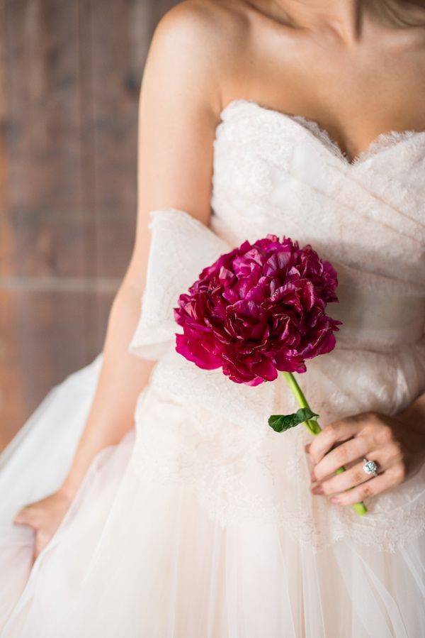 A One-Stem Bouquet with Big Flowers is Absolutely Adorable♡にて紹介している画像