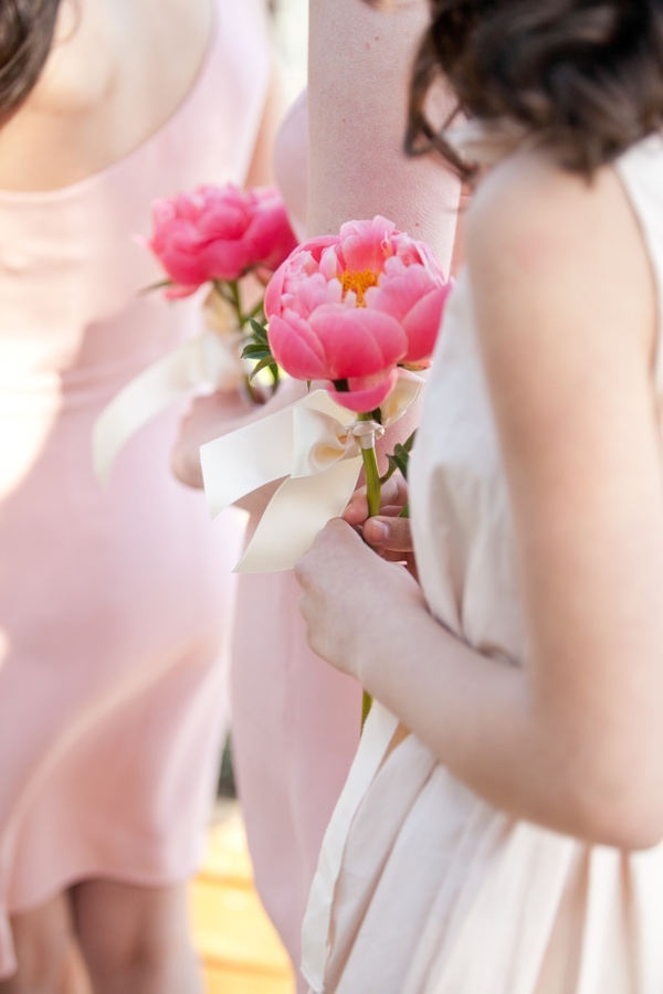 A One-Stem Bouquet with Big Flowers is Absolutely Adorable♡にて紹介している画像
