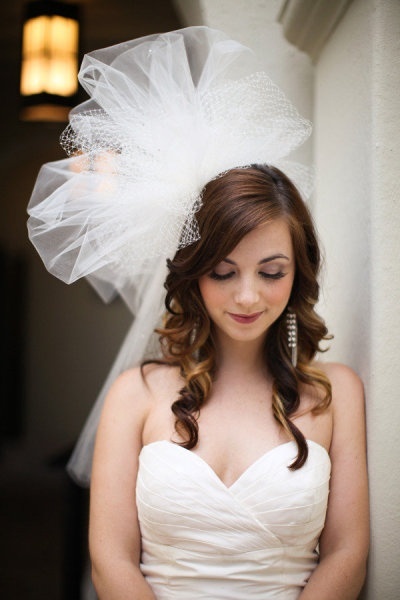 The Stylish Bride's Secret: A Collection of Unique and Adorably Unconventional Veils♡にて紹介している画像