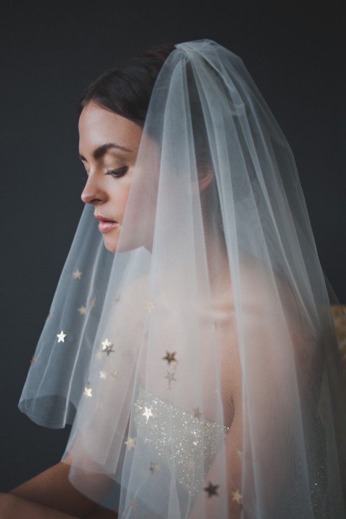 The Stylish Bride's Secret: A Collection of Unique and Adorably Unconventional Veils♡にて紹介している画像