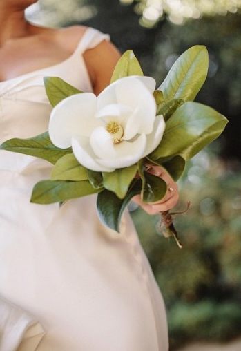 A One-Stem Bouquet with Big Flowers is Absolutely Adorable♡にて紹介している画像