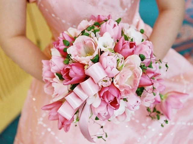 "Bring Spring Soon ♡ A Color-Coded Catalog of Adorable Fluffy Tulip Bouquets ♩"にて紹介している画像