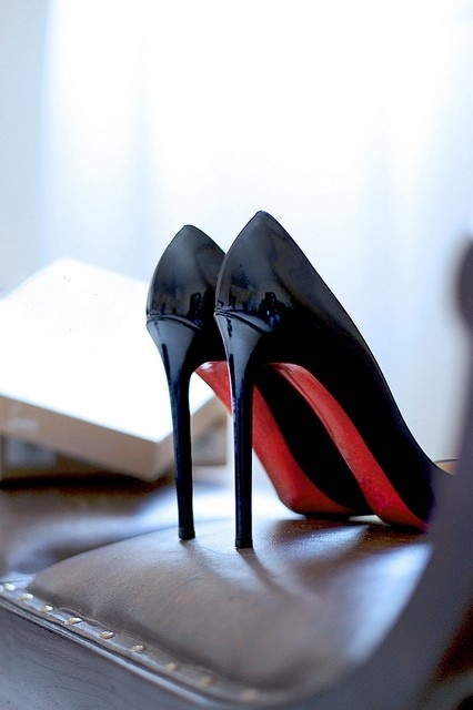 "Shoes That Transform You into a Woman" ♡ Become a Perfect Bride from Head to Toe with Louboutin Pumps ♡にて紹介している画像