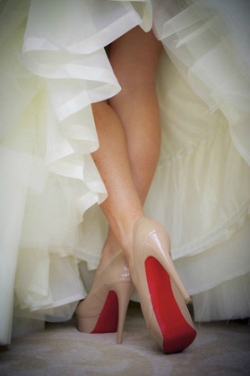 "Shoes That Transform You into a Woman" ♡ Become a Perfect Bride from Head to Toe with Louboutin Pumps ♡にて紹介している画像