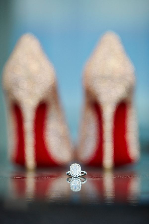 "Shoes That Transform You into a Woman" ♡ Become a Perfect Bride from Head to Toe with Louboutin Pumps ♡にて紹介している画像
