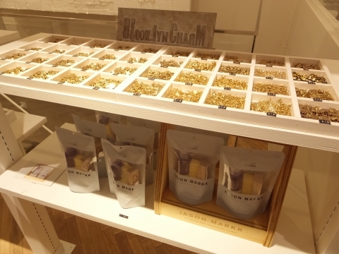 "Create Your Own Unique Shoes at 'White Atelier by Converse' - One of a Kind in the World! ♡"にて紹介している画像