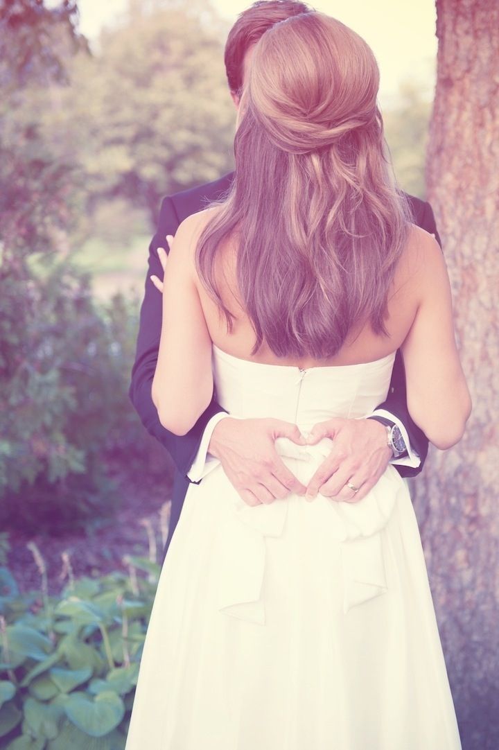 Love-filled Photos for Two: Captivating Wedding Shots that Convey Affection ♡にて紹介している画像