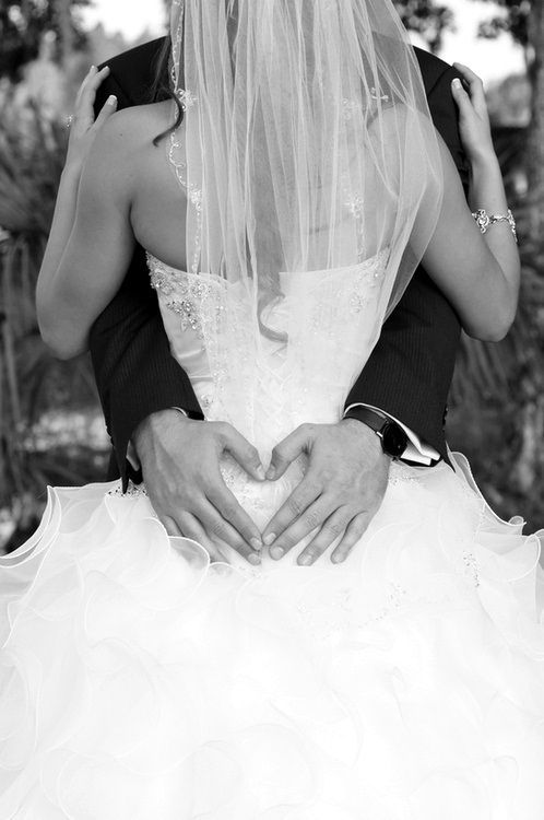 Love-filled Photos for Two: Captivating Wedding Shots that Convey Affection ♡にて紹介している画像
