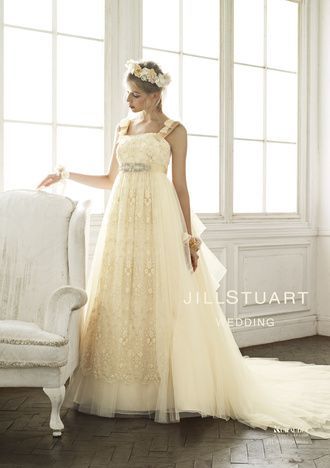 Belle from Beauty and the Beast Inspires: 10 Color Dresses in the Spring/Summer 2016 Trend Color 'Chiffon Yellow' ♩にて紹介している画像