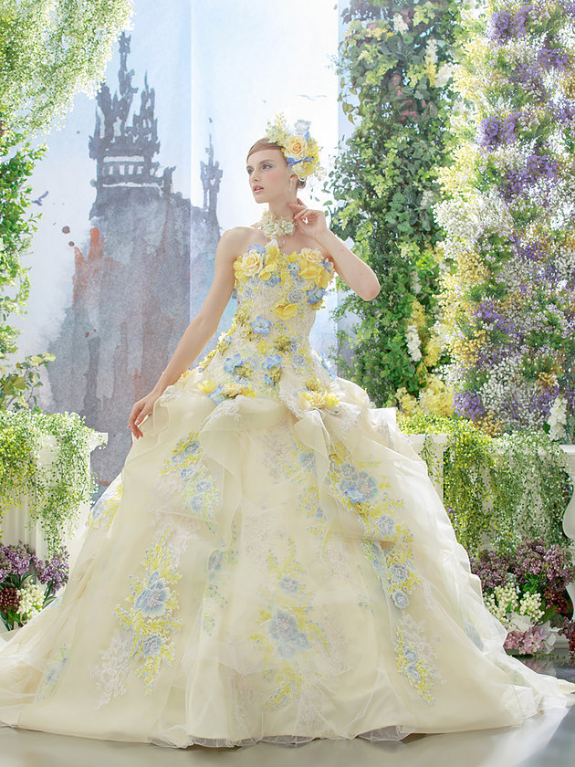 Belle from Beauty and the Beast Inspires: 10 Color Dresses in the Spring/Summer 2016 Trend Color 'Chiffon Yellow' ♩にて紹介している画像