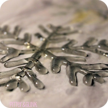 One Item is Enough! A Collection of Wedding Items You Can Create Using Just a 100 Yen Store Glue Gun*にて紹介している画像