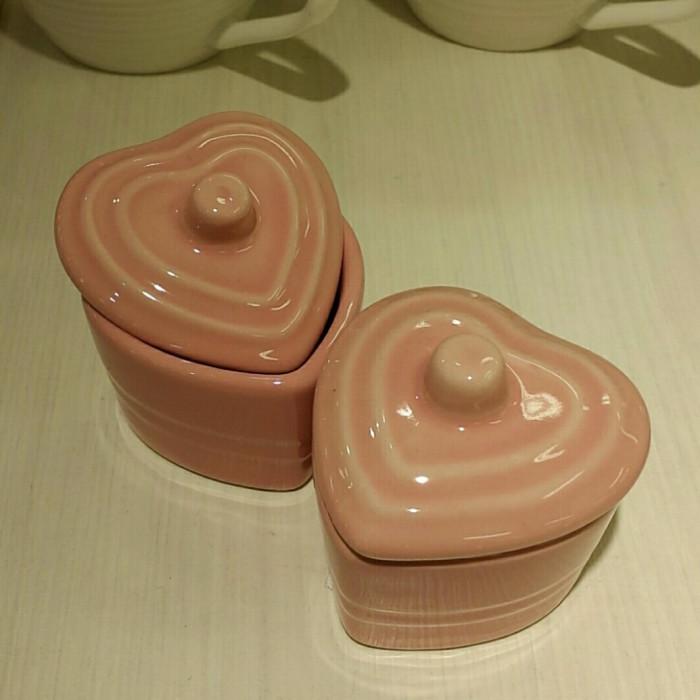 Just Like Le Creuset! The Trendy 【Heart Mini Bakeware】 You Can Buy at Seria ♡にて紹介している画像