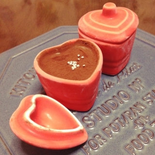 Just Like Le Creuset! The Trendy 【Heart Mini Bakeware】 You Can Buy at Seria ♡にて紹介している画像