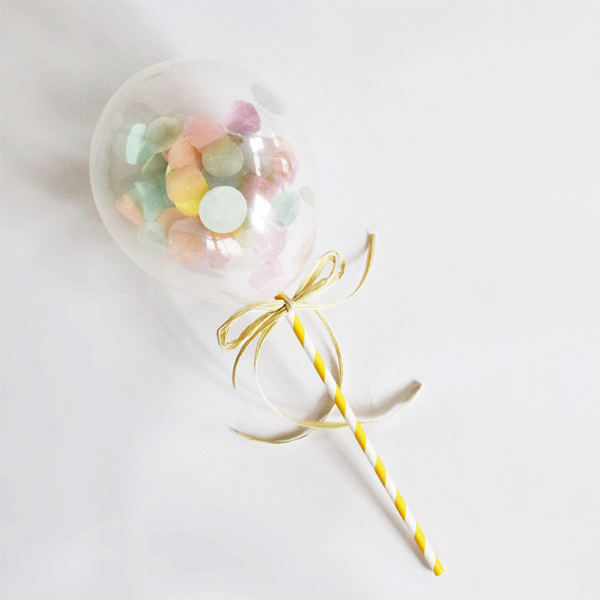 Stylishly Using Trendy Confetti Balloons at Weddings: How to Incorporate Fluffy, Fluttering Confetti for a Chic Celebration♡にて紹介している画像