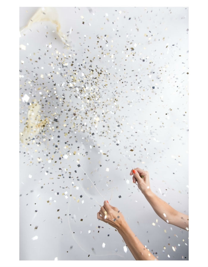 Stylishly Using Trendy Confetti Balloons at Weddings: How to Incorporate Fluffy, Fluttering Confetti for a Chic Celebration♡にて紹介している画像