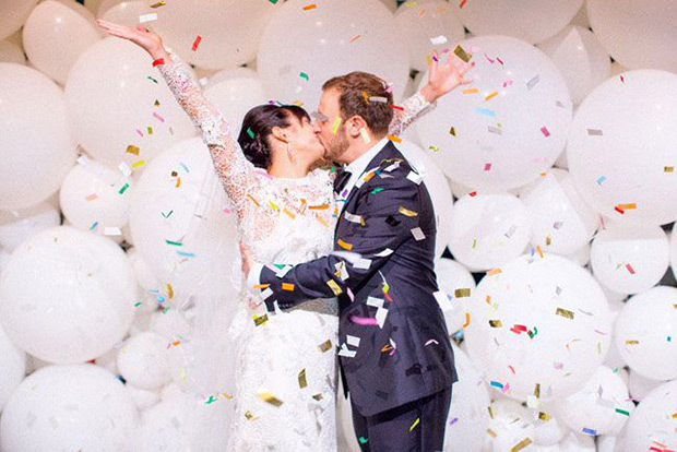 Stylishly Using Trendy Confetti Balloons at Weddings: How to Incorporate Fluffy, Fluttering Confetti for a Chic Celebration♡にて紹介している画像