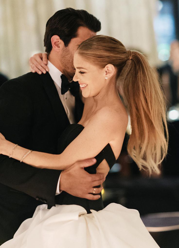 Timeless Hairstyles: 12 Adorable Ponytail Looks Perfect for Brides and Guests alike♡にて紹介している画像