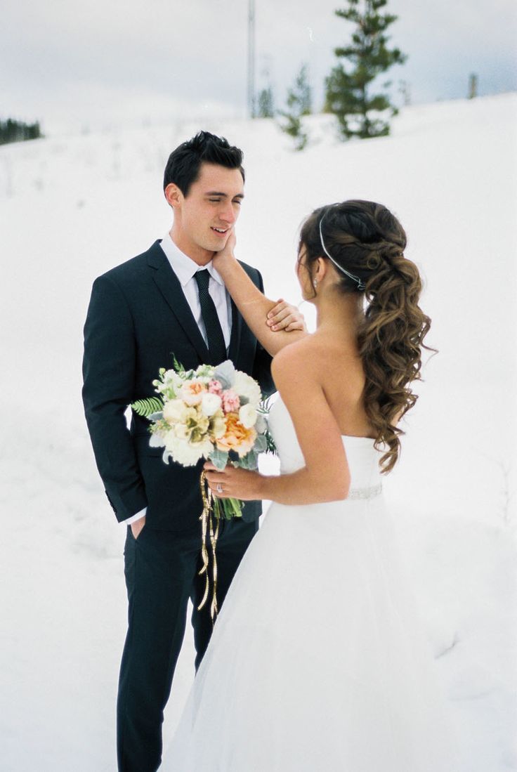 Timeless Hairstyles: 12 Adorable Ponytail Looks Perfect for Brides and Guests alike♡にて紹介している画像