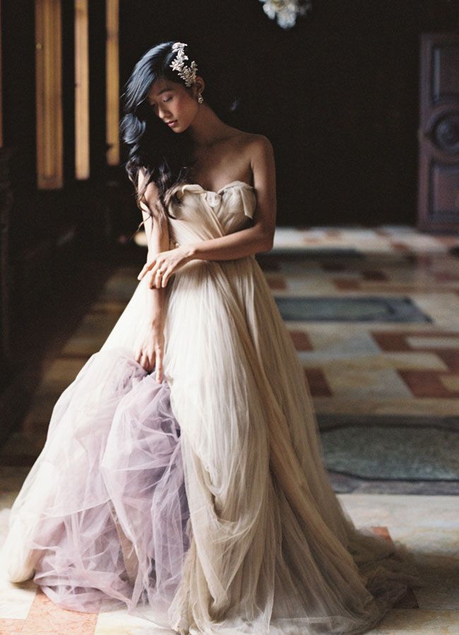 Soft and Adorable ♡ A Romantic Collection of Lilac Wedding Dressesにて紹介している画像