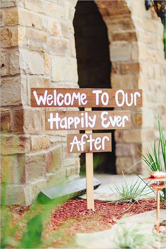 A Collection of Welcome Board Designs: From Classic to Unique Ideas for Greeting Guests ♡にて紹介している画像