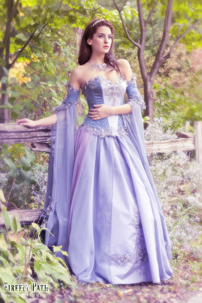 Soft and Adorable ♡ A Romantic Collection of Lilac Wedding Dressesにて紹介している画像