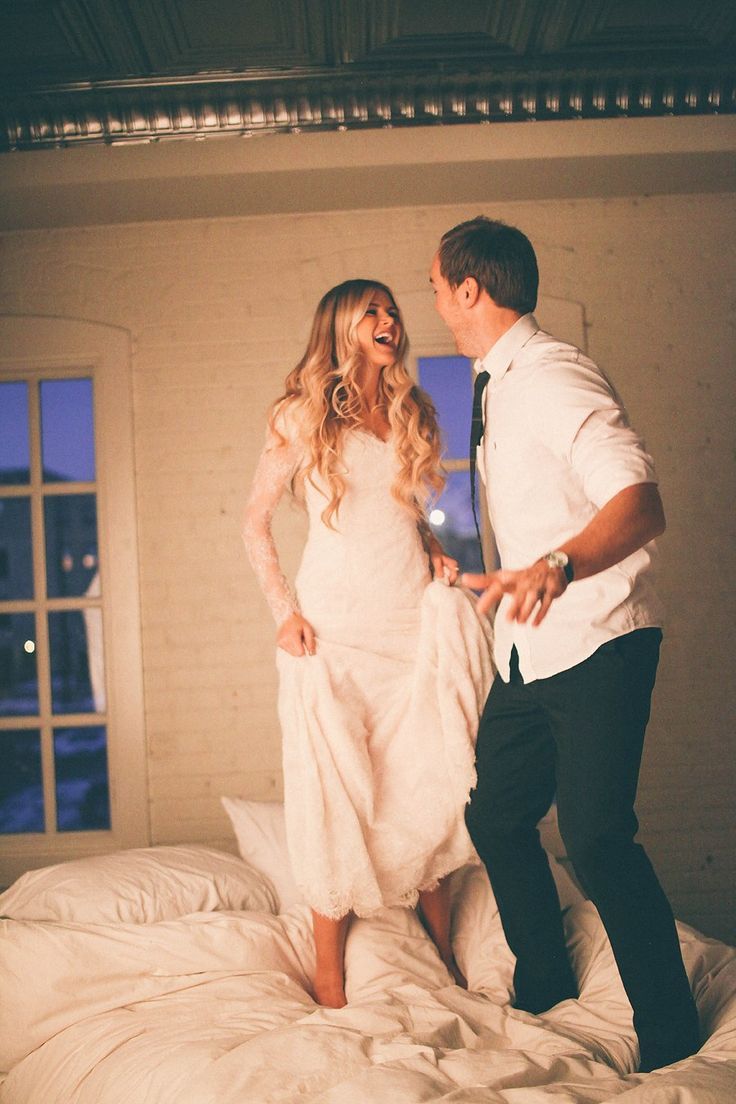 Jumping with Joy! A HAPPY Wedding Photo Expressing Feelings That Seem to Reach the Sky ♡にて紹介している画像