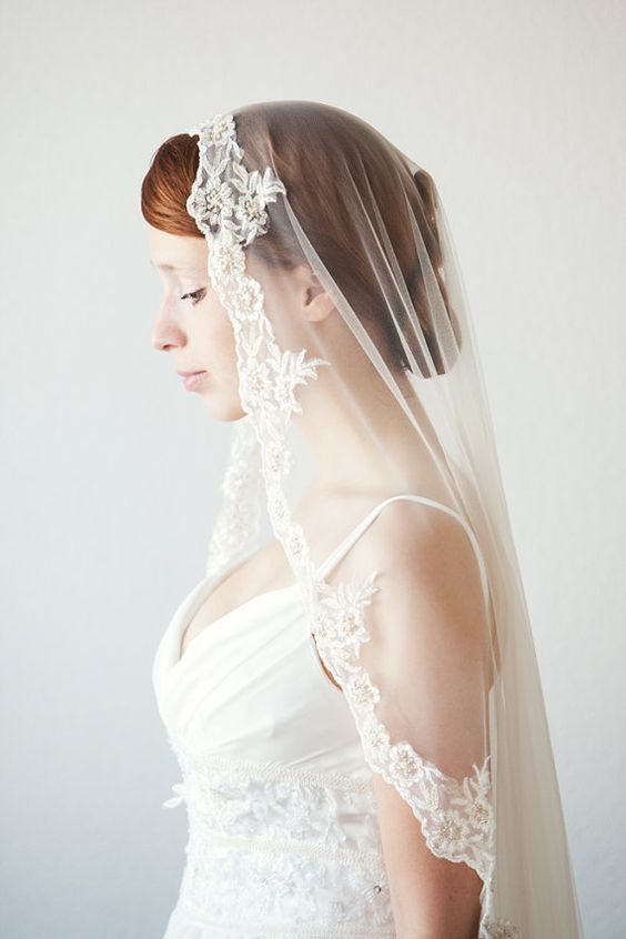 "Rediscovering the Allure of 'Maria Veil': Enchanting and Mystical Bride Looks Like a Foreign Model"にて紹介している画像