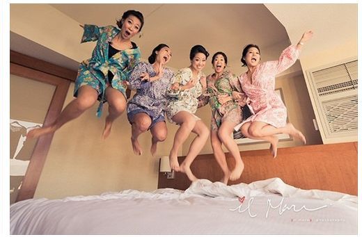 Jumping with Joy! A HAPPY Wedding Photo Expressing Feelings That Seem to Reach the Sky ♡にて紹介している画像