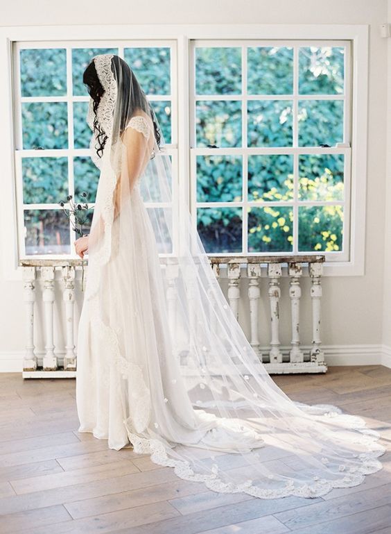 "Rediscovering the Allure of 'Maria Veil': Enchanting and Mystical Bride Looks Like a Foreign Model"にて紹介している画像