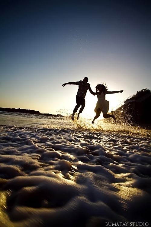 Jumping with Joy! A HAPPY Wedding Photo Expressing Feelings That Seem to Reach the Sky ♡にて紹介している画像