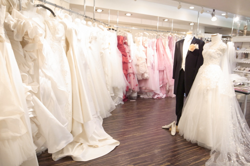 My Beloved Dress: A Guide to Japan's Rare "Self-Service" Dress Shops That Are Forever Mine ♡にて紹介している画像