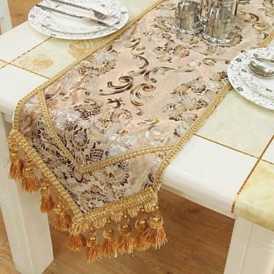 ゴージャス＆ロマンティック♡スパンコールキラキラのテーブルランナーで作るコーディネートが海外で流行色！にて紹介している画像