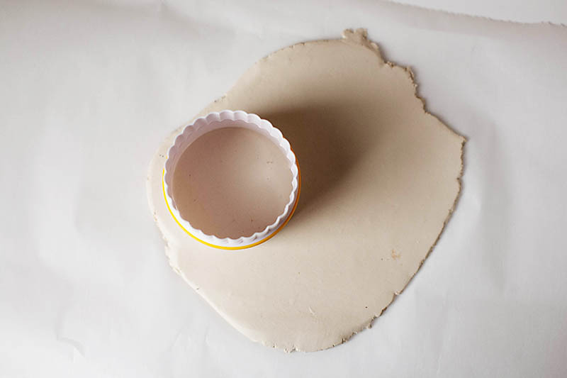 "Easy 100 Yen Store DIY: Adorably Cozy Thank You Tags Made with Air-Dry Clay!"にて紹介している画像