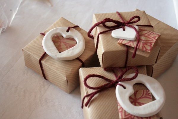 "Easy 100 Yen Store DIY: Adorably Cozy Thank You Tags Made with Air-Dry Clay!"にて紹介している画像