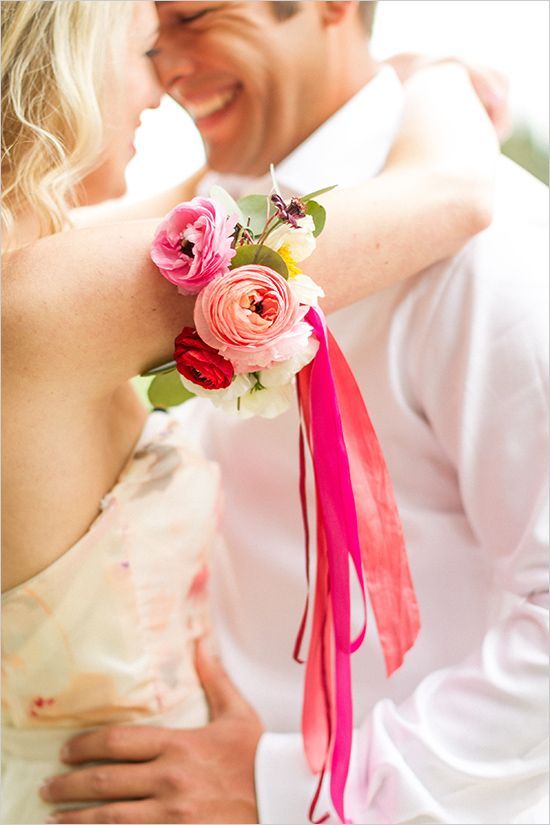 ＼让手上也绽放花海♡／手作り可实现的腕花束设计汇总♩にて紹介している画像