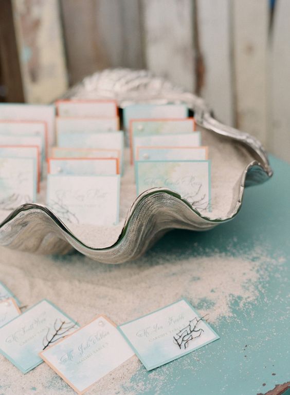 15 Unique Escort Card Ideas Found on Instagram That I Would Love to Create if I Have the Time♡にて紹介している画像