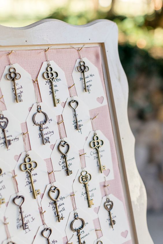 15 Unique Escort Card Ideas Found on Instagram That I Would Love to Create if I Have the Time♡にて紹介している画像