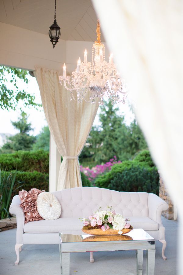 Create a Relaxing Space with a Cozy Sofa for Your Guests to Unwind! ♡にて紹介している画像