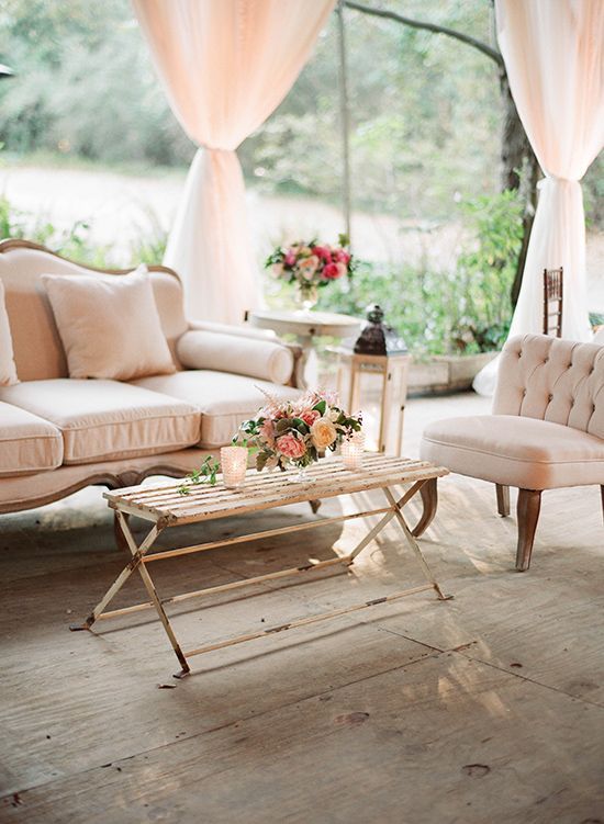 Create a Relaxing Space with a Cozy Sofa for Your Guests to Unwind! ♡にて紹介している画像